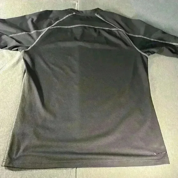 4 The North Face men's flash dry black and gray  T-shirts size small - Picture 3 of 11